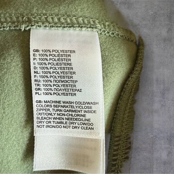 The North Face Camouflage Hoodie with Pink Interior - NWT - Picture 5 of 5